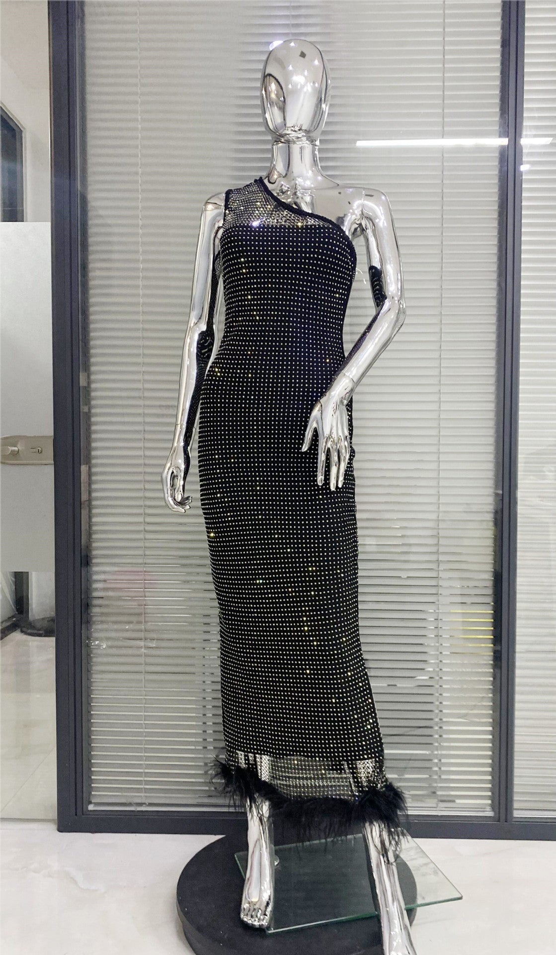 Full Diamond Feather Skirt Cross-shoulder Bandage One-piece Dress Black